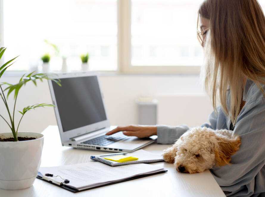 Praca zdalna i hybrydowa w 2026 roku – jakie koszty musi pokryć pracodawca i jak wygląda kontrola w domu?